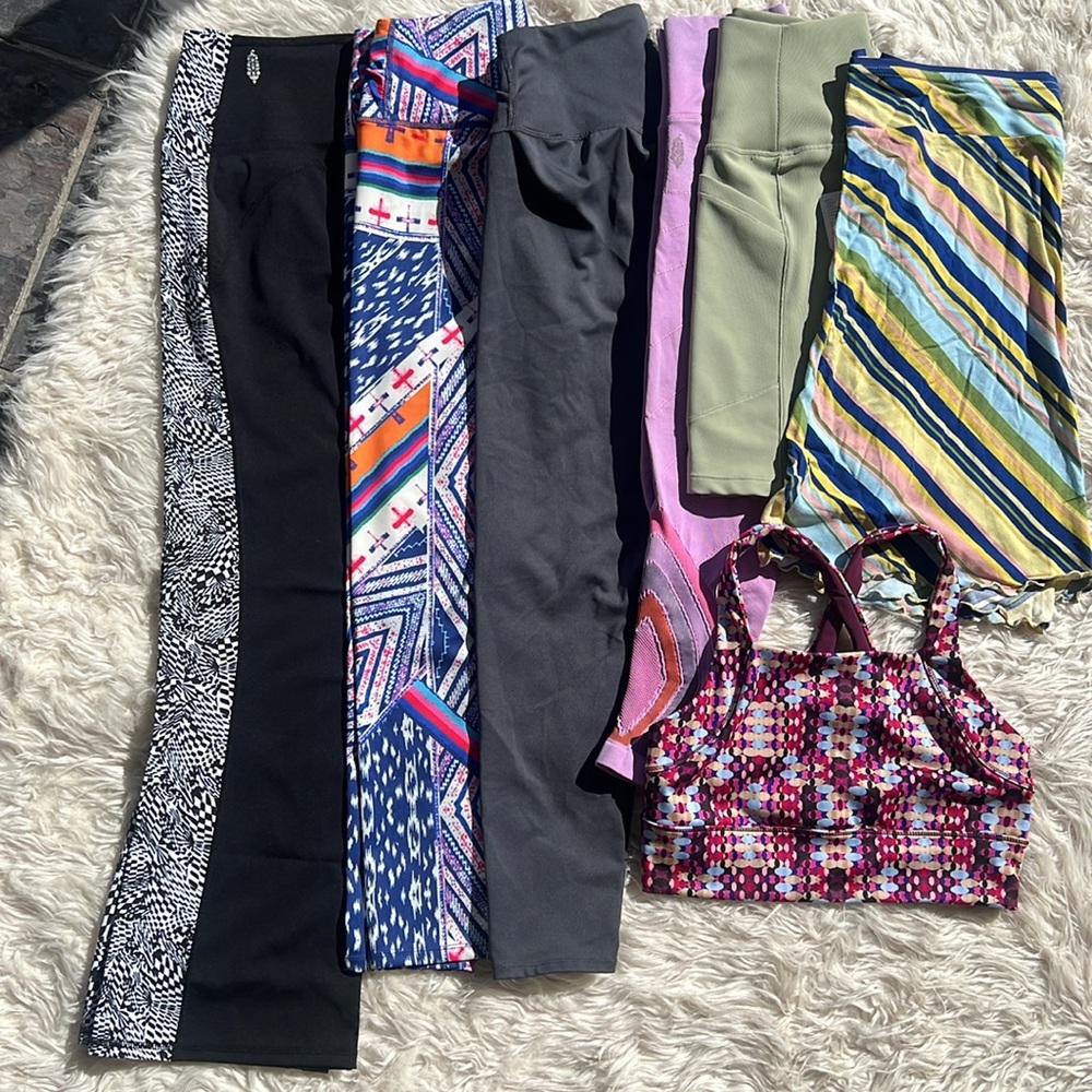 Free People Workout Bundle - 4 leggings 1 sports bra 1 biker shorts 1 sk…